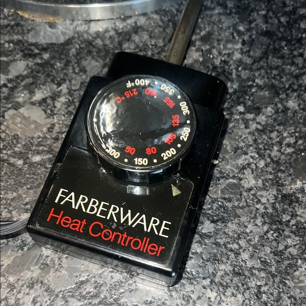 Vintage Farberware 12” Electric Skillet /Buffet server. With lid. Exc condition.